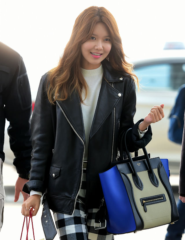 celeb bag obsessions Soo Young carrying Céline Luggage at Korea Incheon Internation Airport 4 February 2015.jpg